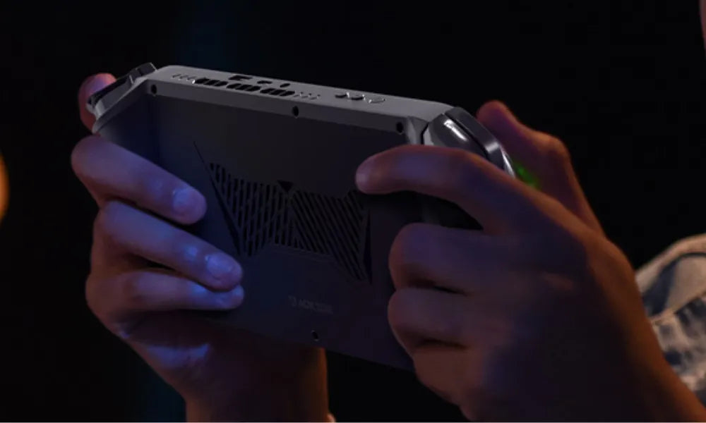 ポータブルゲーミングPCは7インチより8インチが最適？—ROG Ally(7